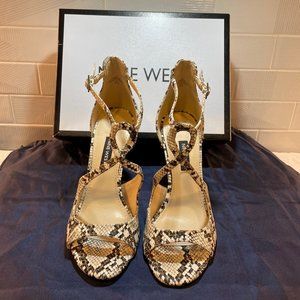 Nine West Size 7 Black/White Snake Skin Heels